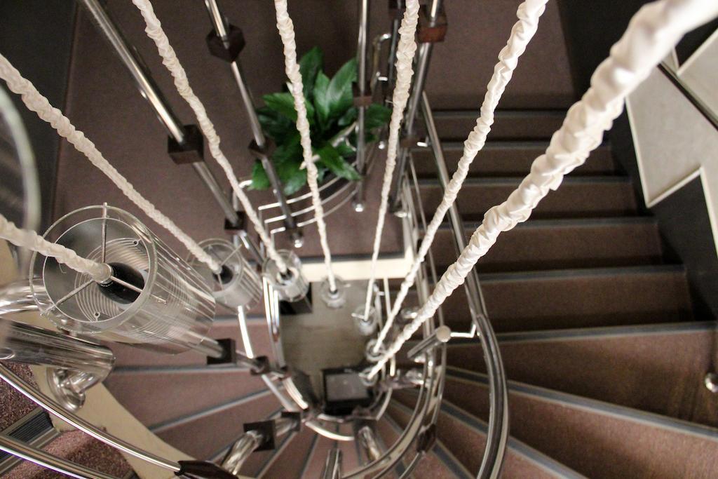Enigma Pension Târgu Jiu Buitenkant foto