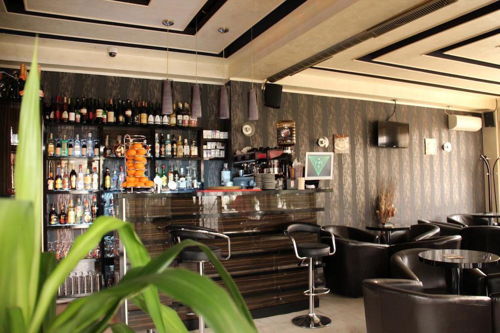 Enigma Pension Târgu Jiu Buitenkant foto