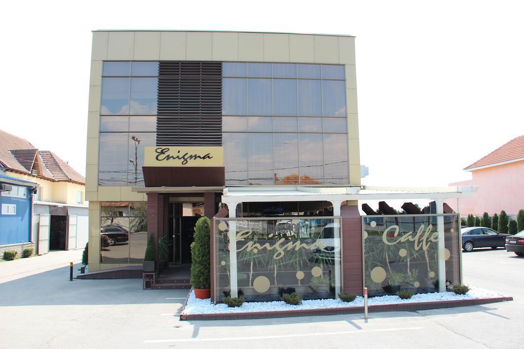 Enigma Pension Târgu Jiu Buitenkant foto