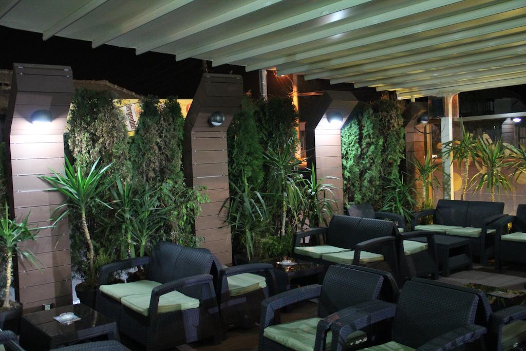 Enigma Pension Târgu Jiu Buitenkant foto